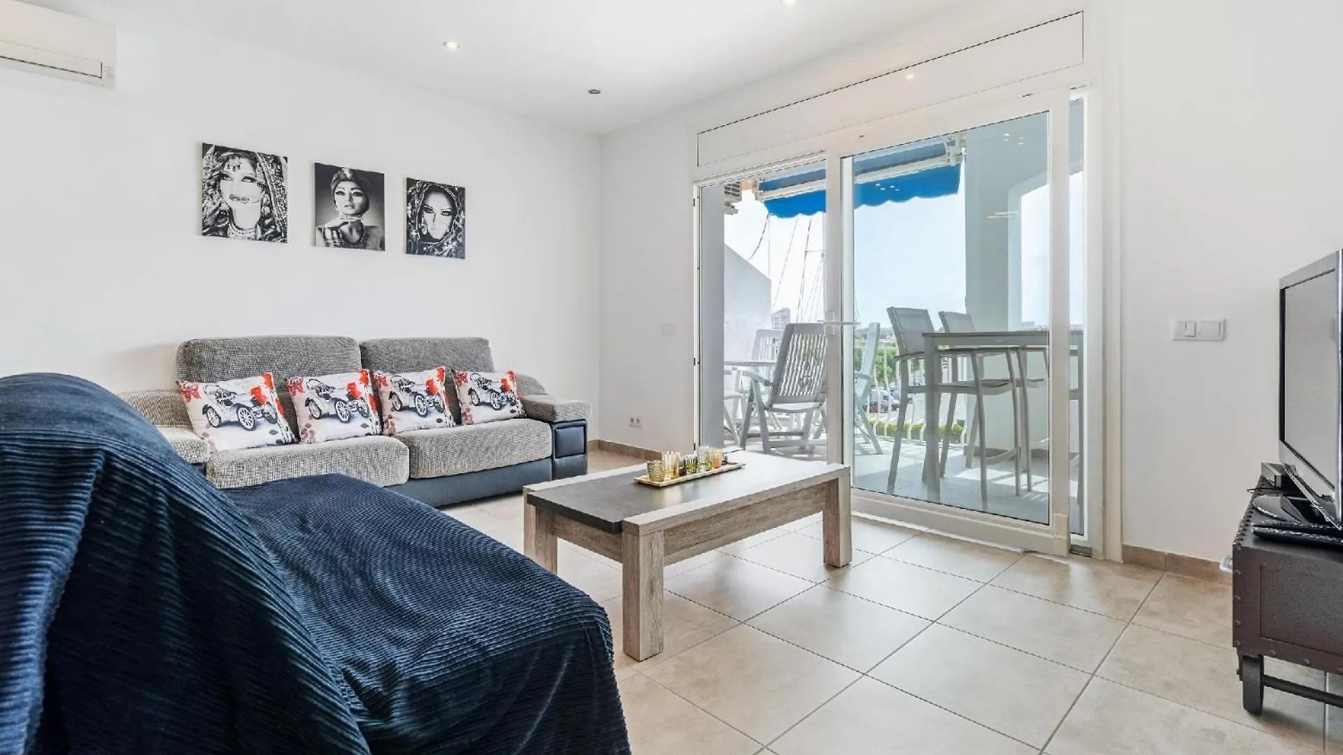 Apartment Ferienwohnung Fuer 5 Personen Ca 90 Qm In Empuriabrava, Costa Brava Golf De Roses